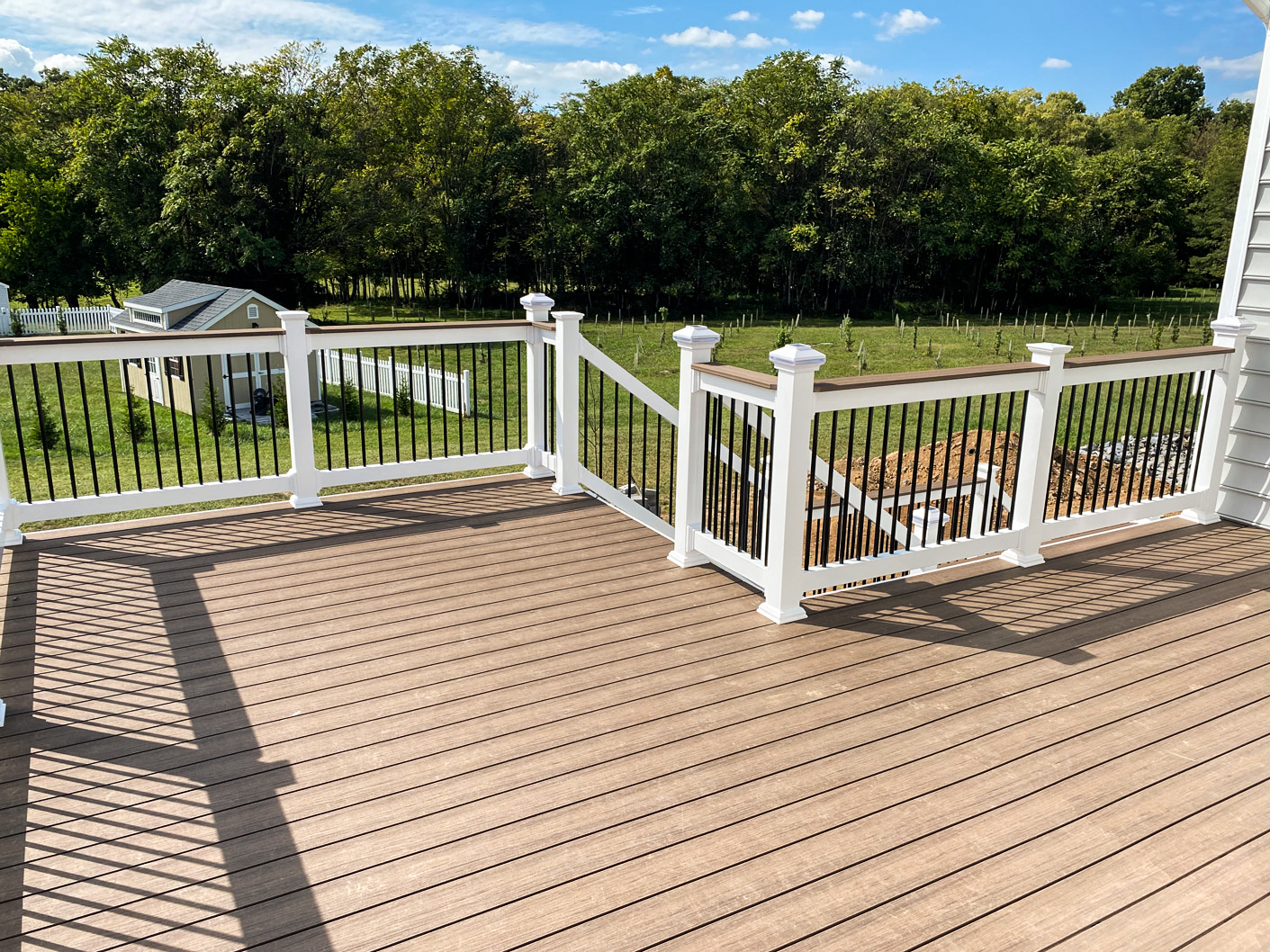 Why Hiring a Local Deck Contractor, or a Local Fence Contractor, Still Matters